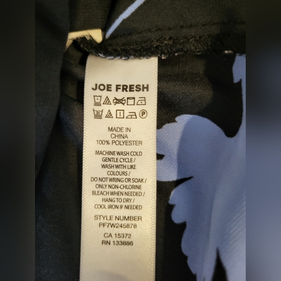 Joe Fresh Black and Blue Floral Blouse, Size 2X - Picture 5 of 5